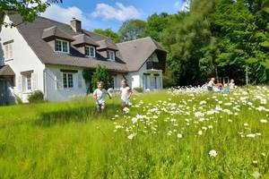 jeux-d'enfants-jardin_upscayl_2x_upscayl-standard-4x