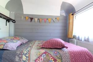 6 Gite la chevalerie 49170 roulotte loge des clowns