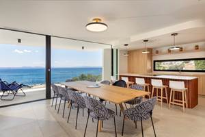 6 Oliveres Loft repas et Cuisine niveau