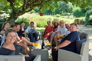 20230709_131558 sous le magnolia en famille