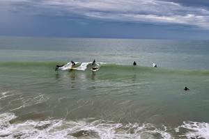 Surfeurs sur la plage de La couarde