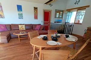 Salon commun, très cosy et lumineux