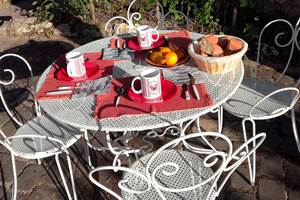 Petit  déjeuner en terrasse