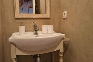 lavabo-miroir-salle-bain-chambre-champetre-centres-aveyron