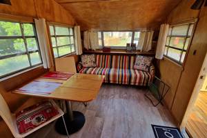 camping-la-perle-creuse-caravaneUS-New York-intérieur