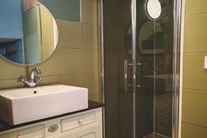 IMG_lepelerin-chambre-salledeau_2
