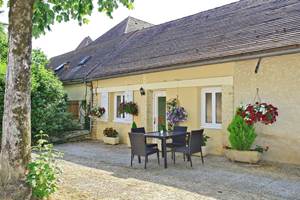 gite dordogne place du village