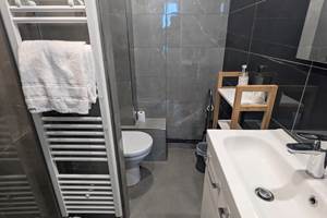 Salle de bain individuelle hotel jean bart paris 6 jardin du luxembourg