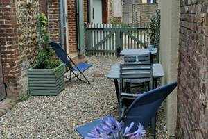 Des chaises longues pour se prélasser au soleil.