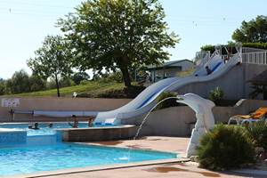 Piscine avec tobbogan gite ardèche