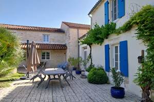 La Rochelle Lodge - Terrasse devant Maison