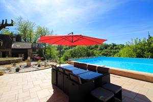 Terrasse et piscine de la Villa Lou Peyrol