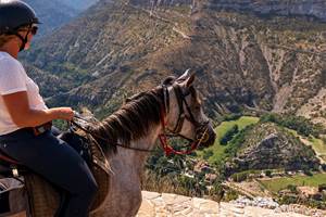 Balade à cheval aux belvédères du Cirque de Navacelle