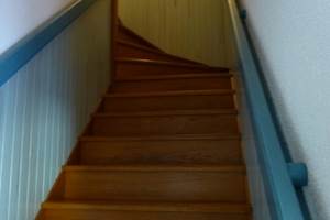 Un escalier confortable pour monter aux chambres