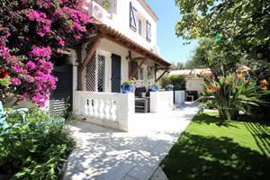 Appart Bleu Azur Saint Florent en Corse coté jardin vue terrasses appartements Saleccia et Lotu