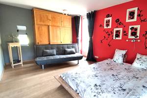 Cette grande chambre et sa sdb privée peut loger 4 personnes