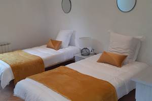 chambre avec 2 lit en 105