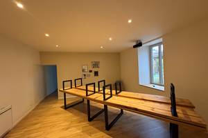 salle-a-manger-lumineux-gite-le-lijaly-bournezeau-vendee-famille-detente-vacances.jpg