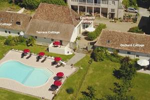 four gites with shared pool, quatre gîtes avec piscine partagée