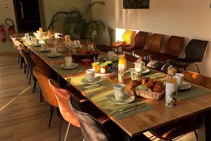 Petits déjeuners servis dans la salle de réception