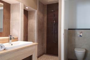 0 douche à l'italienne et toilettes