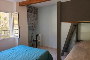 Les gîtes de Moussan - Montbrun Les Bains - chambre double + lit superposé - 1er étage - gîte 2
