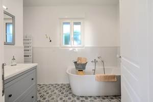 Salle de bain complète de la suite parentale n.1 dans la Grange à Porteau
