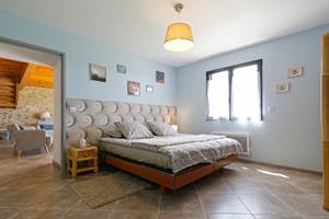 Chambre Océane, rez de chaussée,  lit king size électrique, 2 x 90 x 200, accessibilité mobilité réduite, salle d'eau et wc privatifs adaptés