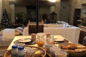 chateau-saint-chamarand-seminaire-reception-salon-petit-dejeuner