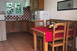 Les Mazets du Rouret - coin repas cuisine