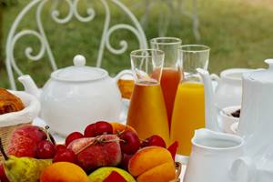 petit déjeuner continental aux chambres d'hôtes la Rougeanne près de Carcassonne dans l'Aude