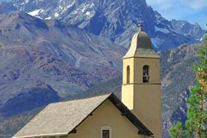 vue-eglise-orcieres-montagne-gite-rif-d-oriol-hautes-alpes.jpg