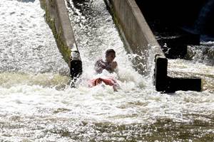 Passage du moulin des ondes en location de  canoe kayak dans les gorges de l'aveyron