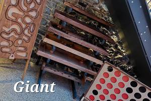 Jeux géants en bois pour les grands et les petits.