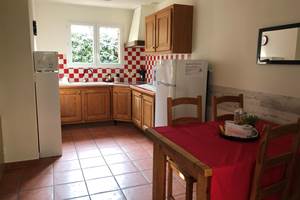 Les Mazets du Rouret - coin repas cuisine