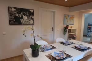 10-table-a-manger-autre-angle-gite-lecureuil-namur-wepion.jpg