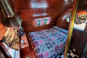 camping-la-perle-creuse-caravaneUS-Hollywood-chambre2
