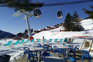 Terrasse du chalet et télécabine