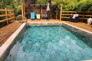 Piscine à l'ambiance exotique