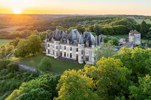 DJI_0073- Cha^teau Michel de MontaigneDe´clic&De´colle