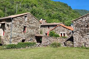 Vue d ensemble du Mas de Ribard