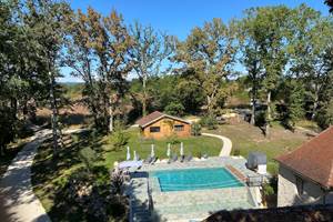 terrasse-piscine-salon-de-jardin-dordogne