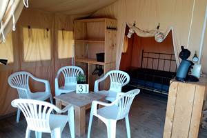 camping-la-perle-creuse-tente-safari-salon