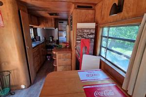camping-la-perle-creuse-caravaneUS-New York-intérieur2