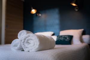Chambre petite longère: le lit