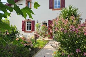 Entrée sud abaca colors hotel gay