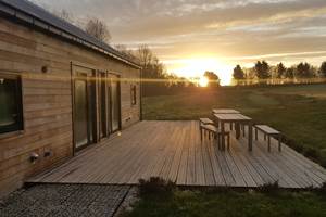 Cabane du Cerf, extérieur, au petit matin