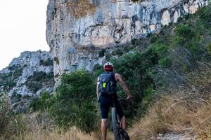 Chemin de Roc Calte dans le cirque de Navacelle