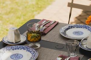 Un plaisir de prendre son petit dejeuner dans le parc