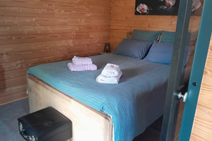 Chambre avec lit en 140